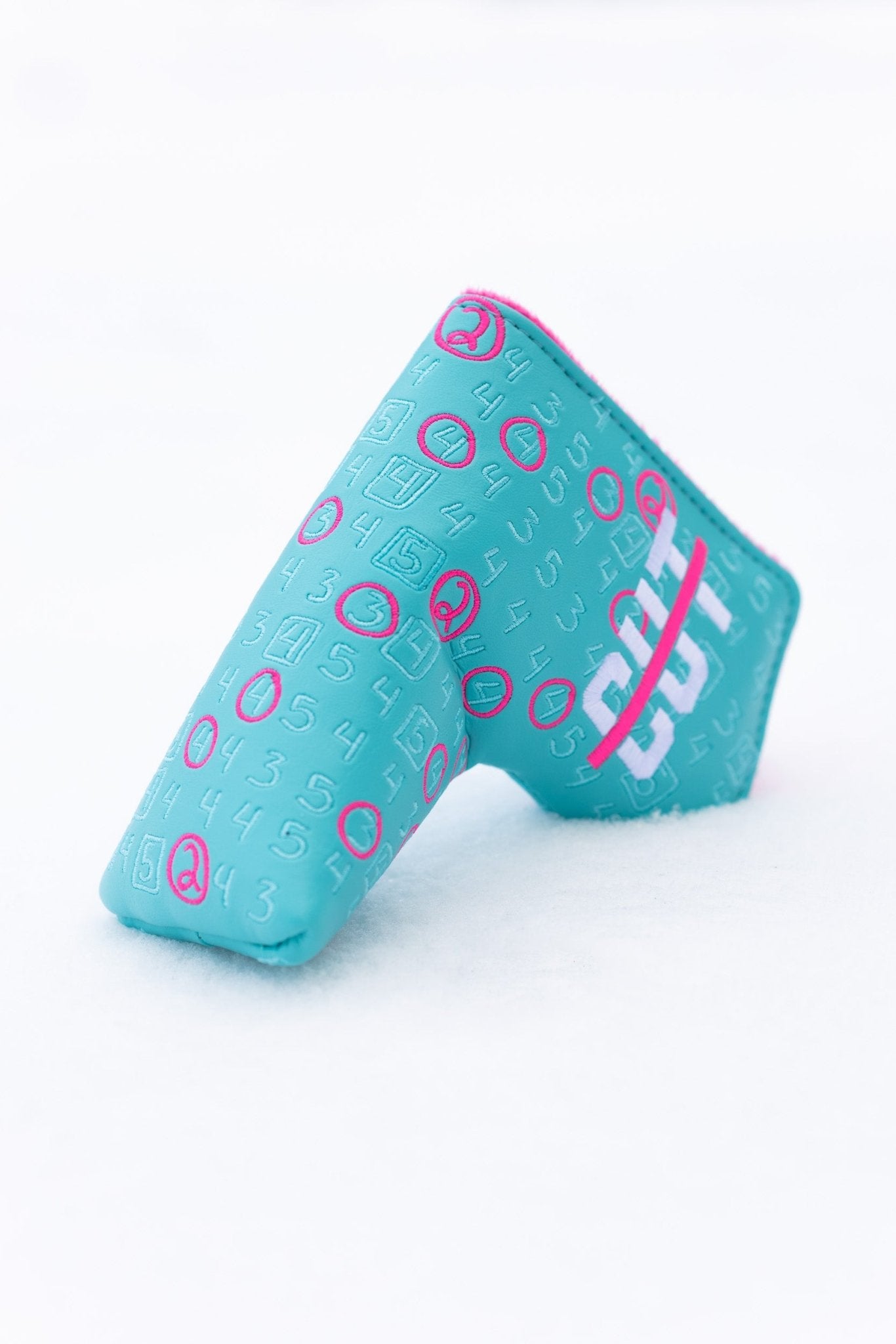 Scorecard Teal Blade putter cover with pink accents and embossed golf score markings on a white background