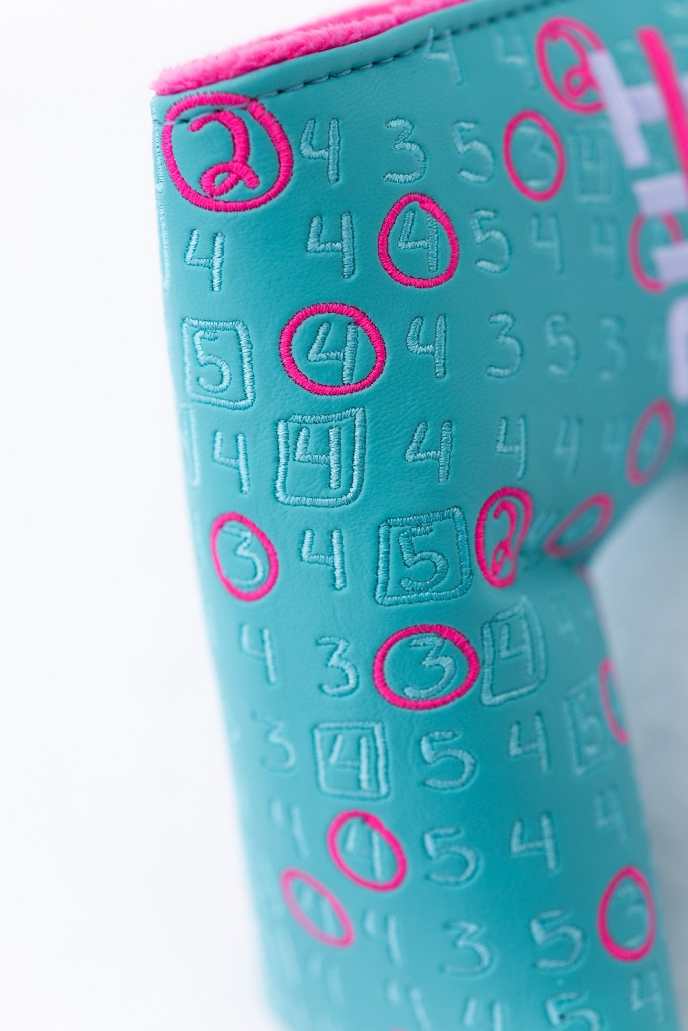 Scorecard Teal Blade golf gear headcover with embroidered numbers and pink circled details design.